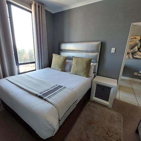 Zwelakho Furnished Apartments The Cube Johannesburg Exteriör bild