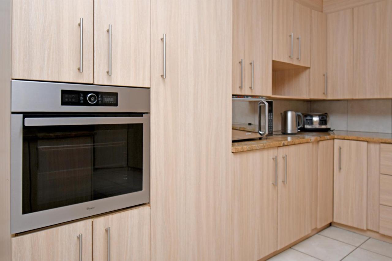 Zwelakho Furnished Apartments The Cube Johannesburg Exteriör bild