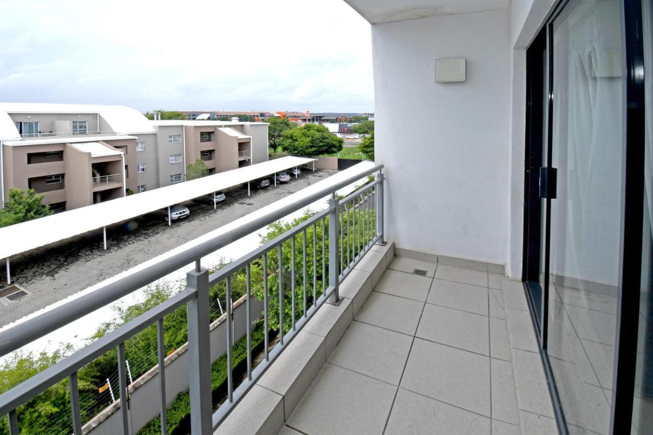 Zwelakho Furnished Apartments The Cube Johannesburg Exteriör bild