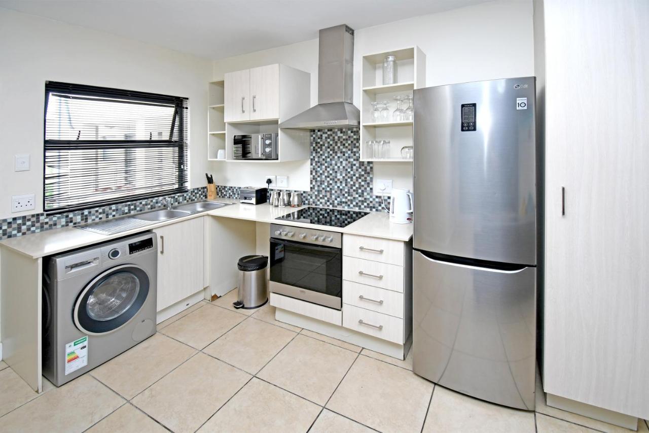 Zwelakho Furnished Apartments The Cube Johannesburg Exteriör bild
